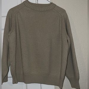It can be either a women’s, or men’s crewneck, beige sweatshirt. No fabric tags